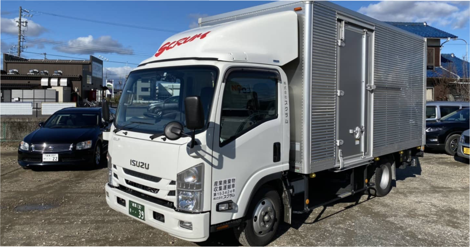 岐阜市を拠点に大型家電や大型家具を配送する株式会社スクラムEXPの配送トラック